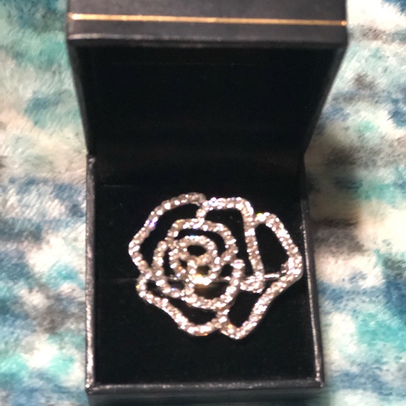 Crystal Rose Bouquet Pin Bridal - Picture 3 of 4